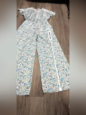Victoria's Secret White and Blue Floral Wide-Leg Jumpsuit thumbnail 9