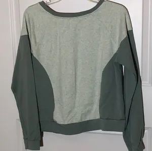 Abercrombie & Fitch Boxy Sweatshirt Medium thumbnail 2