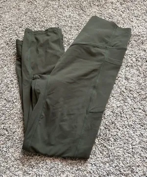 Halara UltraSculpt Scrunch Butt Leggings size small thumbnail 1