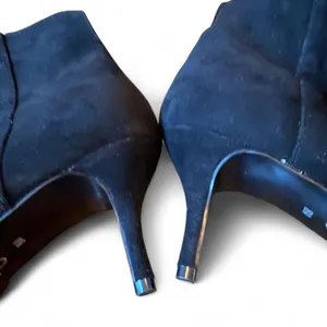 Charles by Charles David Black Suede Pointed Toe Kitten Heel Ankle Boots 8M thumbnail 4