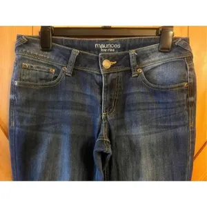 Maurices Jeans Women 2 Short Boot Cut Low Rise Dark Wash Distressed (1112) thumbnail 2