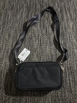Lululemon Crossbody Camera Bag Black Gold NEW Sold Out thumbnail 4