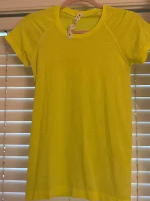 lululemon athletica Women's Short Sleeve Crew Top - Neon Yellow thumbnail 2