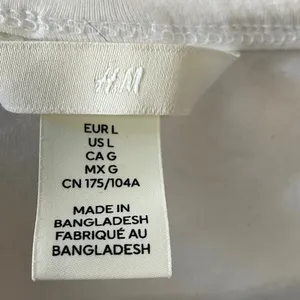 FINAL MARKDOWN H&M Classic White Tee large thumbnail 2