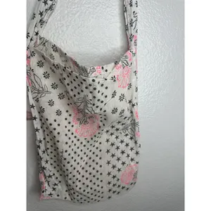 Free People Shoulder Bag Womens Medium Size White Star Floral Boho Sling Print thumbnail 3