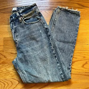 Abercrombie & fitch the mom high rise Jean size 26 / 2 thumbnail 1