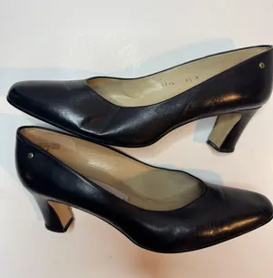 Etienne Aigner 'Taylor'Heels Size 8.5 M thumbnail 1