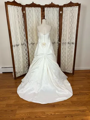 Gorgeous Vintage Y2K Paloma Blanca Strapless Satin Wedding Gown thumbnail 5