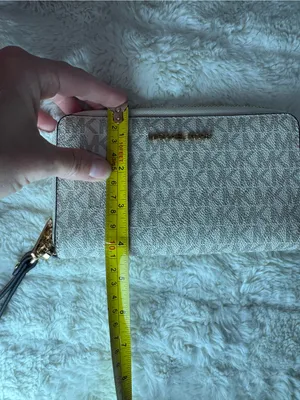 Michael Kors Jet Set Travel Wallet thumbnail 8