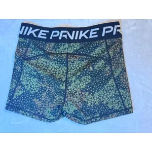 Nike Pro Shorts Women's Size‎ Small thumbnail 3