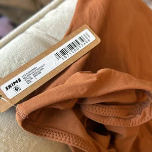 Skims Fits (A1) Everybody Square Neck L in Bronze NWT thumbnail 4