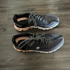 On Running Black Gray and Pink Accent Sneakers thumbnail 3