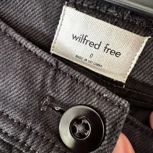 Wilfred Free 1048. aritzia cargo black straight leg sz 0 thumbnail 3