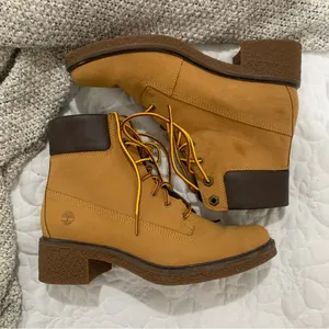 Women’s Timberland Boots size 6.5 thumbnail 1