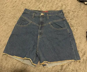 Guess Jean Shorts Size 6 thumbnail 1