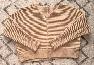 Tan Sweater Size M thumbnail 1