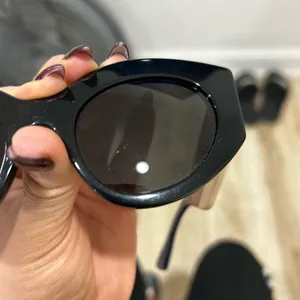 Gucci sunglasses. Thick cat eye frames thumbnail 12