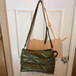 T Tahari Green Shoulder Bag nwot thumbnail 5