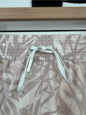 Lululemon Spring Break Away Short 3” Size 6 Shadow Leaf Ivory Muse thumbnail 5