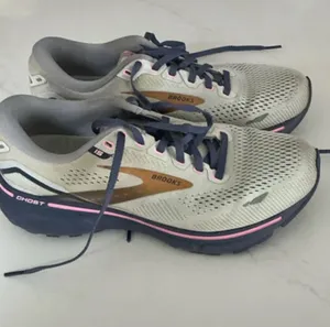 Ladies Brook Ghost Sneakers  thumbnail 1
