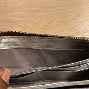 Michael Kors Brown Leather Wallet with Signature Nameplate thumbnail 8