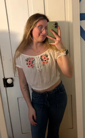 Hollister white floral shirt thumbnail 1