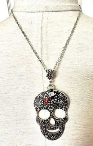 Silver tone skull pendant necklace thumbnail 1