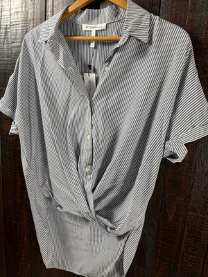 BCBGeneration Pinstripe Twist-Front Hi-Low Buttobg front Shirt NWT XS thumbnail 7