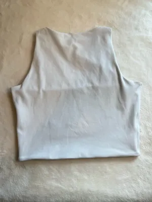 Under Armour White Sleeveless Crop Top – Size S thumbnail 3