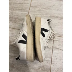 Veja V-10 Leather Sneakers Womens 7 White Black Low‎ Top Lace Up Shoes EUR 38 thumbnail 5