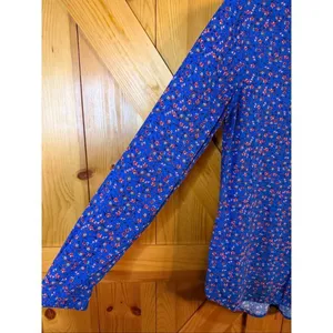 Beach Lunch Lounge Blue Red White Floral Button Up Blouse Size Small (6681) thumbnail 3
