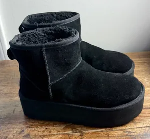 UGG Classic Ultra Mini‎ Platform Boots Black Suede Ankle Booties thumbnail 1