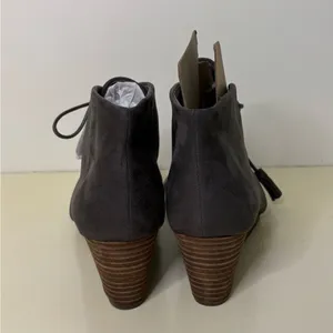 New without box - Dr.Scholls Gray Suede Ankle Boots - 8.5 thumbnail 4