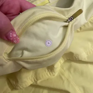 Lululemon Speed Shorts High-Rise Up 2.5" Lined Size 6 Yellow thumbnail 4