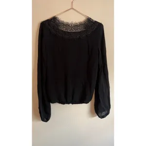 Cami NYC Romantic Lace Top Women’s Size XS‎ Black thumbnail 6