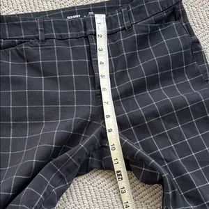 Old Navy Women’s Black Windowpanel Pixie High Rise Pants thumbnail 6