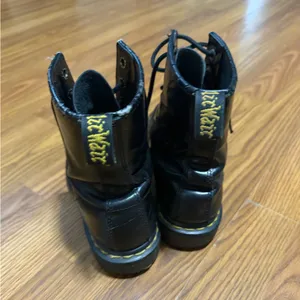 Dr. Martens Jarden Black Pisa Leather Boot Women’s Size 6. thumbnail 4