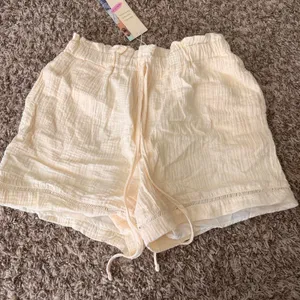Dokotoo Cream Linen Shorts thumbnail 1