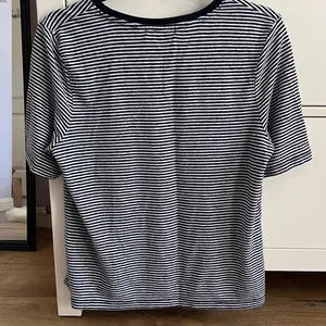 Banana Republic Linen Blend Tee thumbnail 2