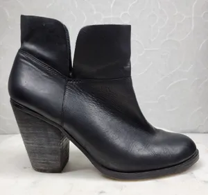 Vince‎ Camuto Helyn Ankle Boots Womens 8.5 Black Soft Leather Pull On Block Heel thumbnail 1