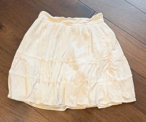 Hollister Tiered White/Cream Pull On Skirt Size Medium C3-004 thumbnail 1