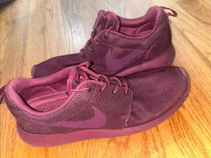 Nike Women's Maroon/ Purple Mesh Lightweight Sneakers thumbnail 1