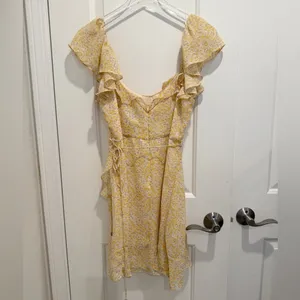 HELLO MOLLY Taking Over This Scene Ruffle Trim Waist-Tie‎ Dress Yellow Floral L thumbnail 7