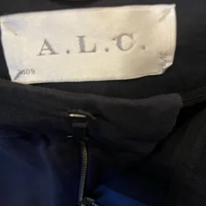 ALC Navy Blue Zip Ankle Dress Career Casual Pants Women’s Size 6 thumbnail 9