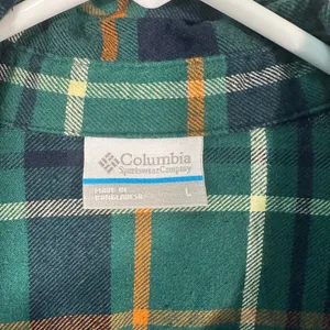 Columbia Women’s Green Plaid Flannel Top Size Large EUC thumbnail 4