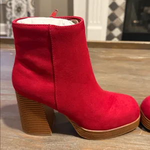 Sugar Women’s Ankle Boots Size 5.5‎ New Red Suede Block Heel Booties thumbnail 3