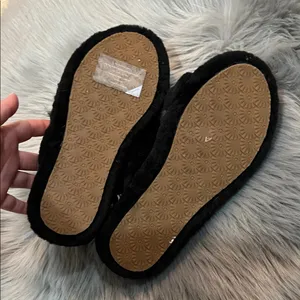 NWOT UGG Black Fluffy Slides Strappy Back sz 6 thumbnail 4