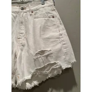 American Eagle 90s Boyfriend White Denim Shorts Distressed‎ Size 4 NWT thumbnail 5