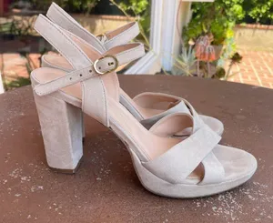 cox leather/ suede cream heels Size 9 thumbnail 3
