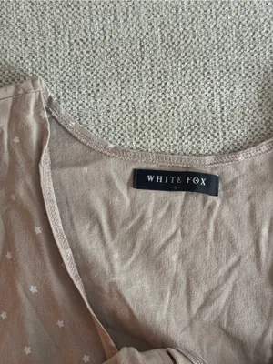 White Fox Boutique Crop Top Front Tie Beige White Stars thumbnail 4